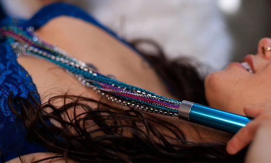 Temperature play chain flogger 